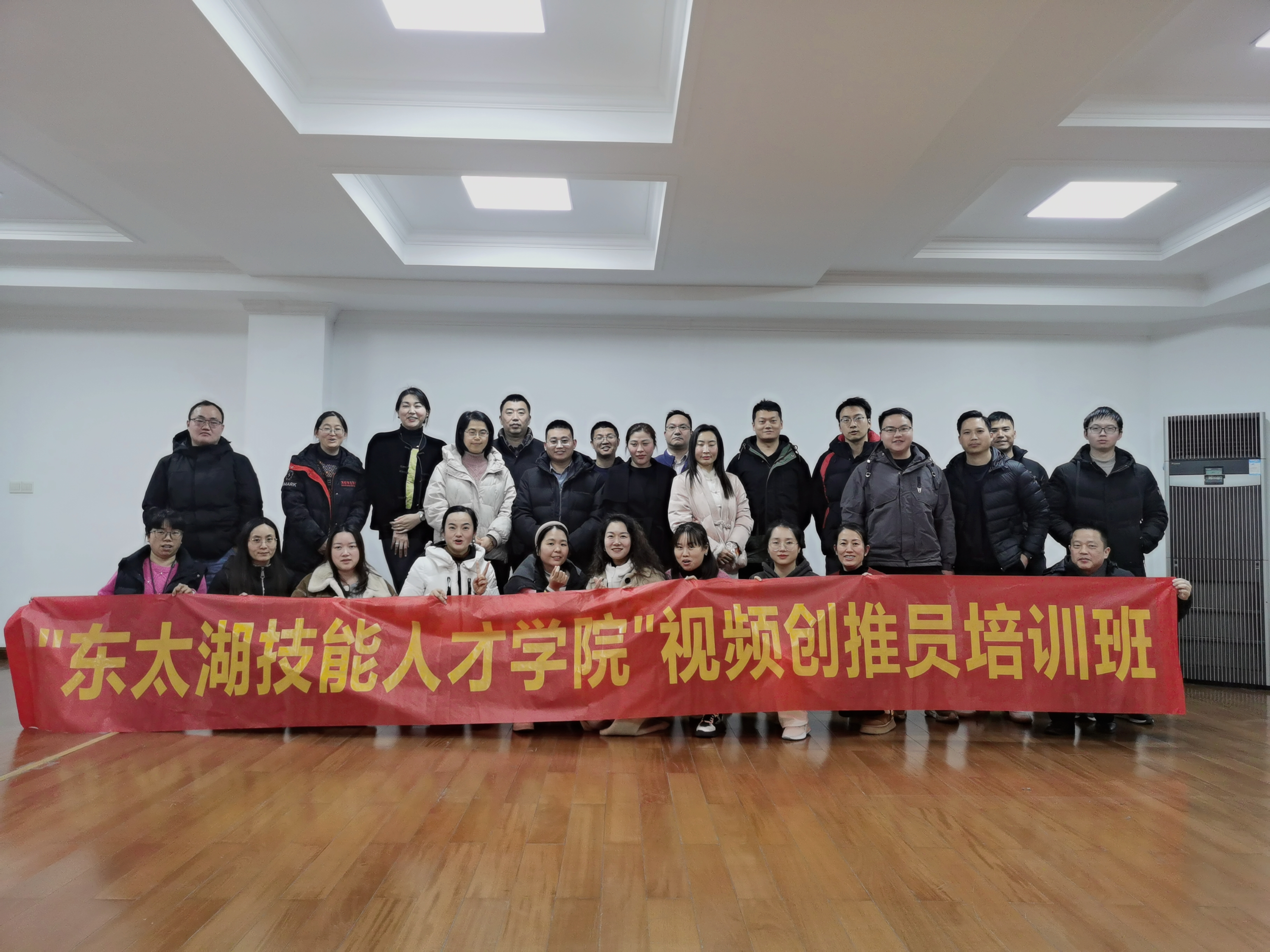 思达职校培训班学员合影